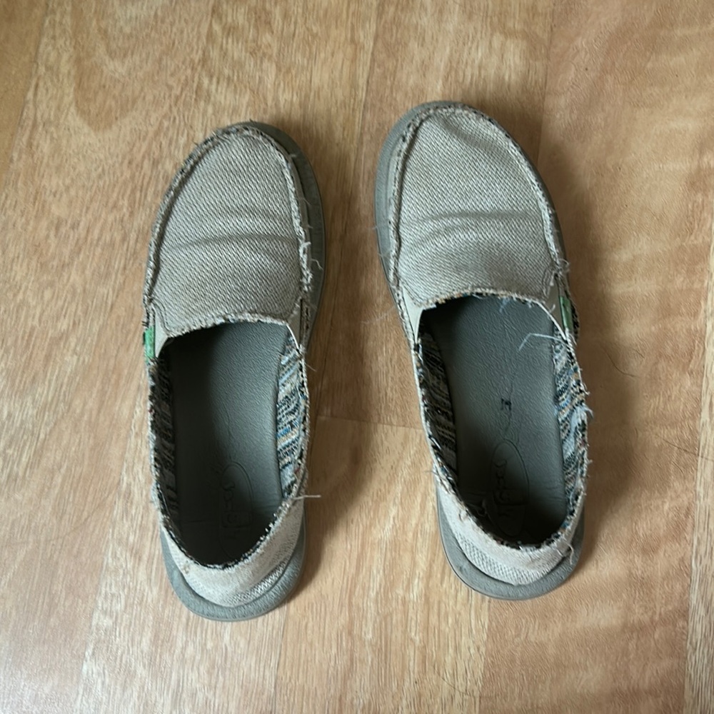 Women’s sanuks